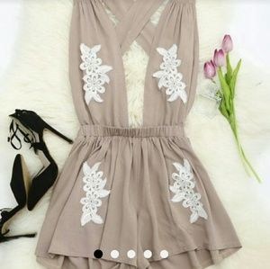 BNWT Zaful flower printed romper.